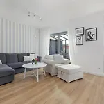 Nyaraló Home, 3 Bedrooms, Private Garden Trzęsacz