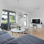 Nyaraló Home, 3 Bedrooms, Private Garden *