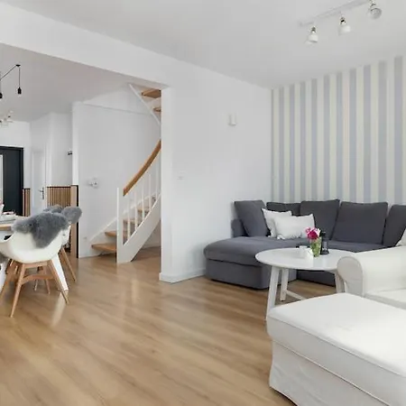 Home, 3 Bedrooms, Private Garden Сasa de vacaciones *