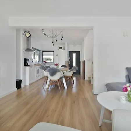 Home, 3 Bedrooms, Private Garden Сasa de vacaciones Trzęsacz