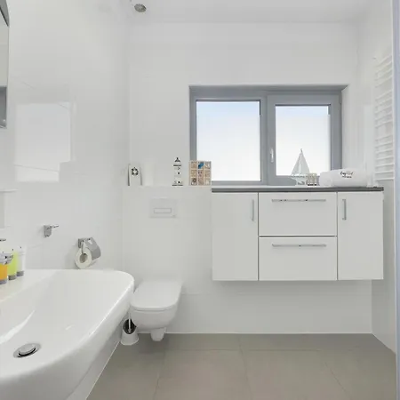 Holiday home Home, 3 Bedrooms, Private Garden Trzesacz