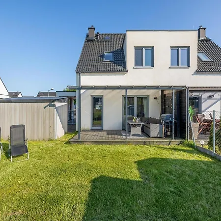 Holiday home Home, 3 Bedrooms, Private Garden *