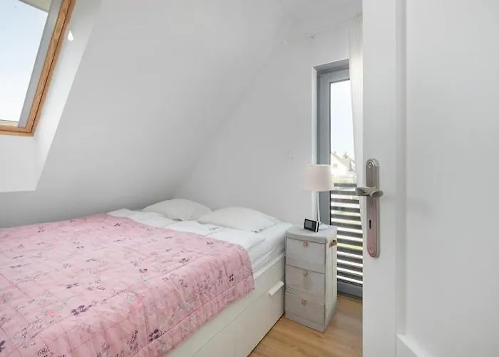 Casa de Férias Home, 3 Bedrooms, Private Garden Trzęsacz